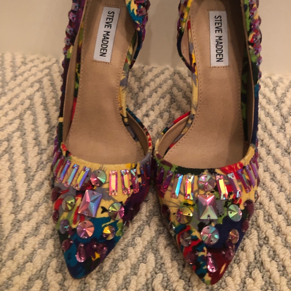 New Steve Madden multi color fabric heel 8.5